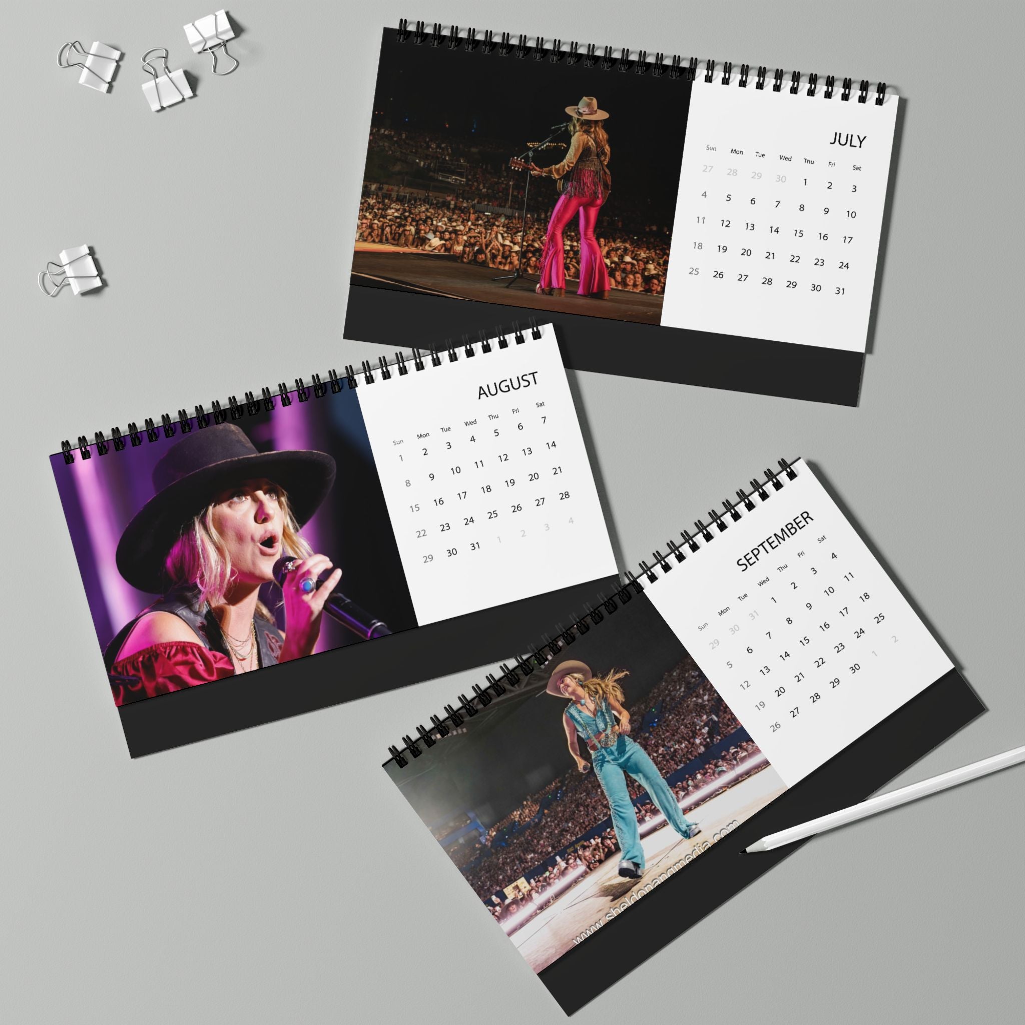 Lainey Wilson Desktop Calendar 2027